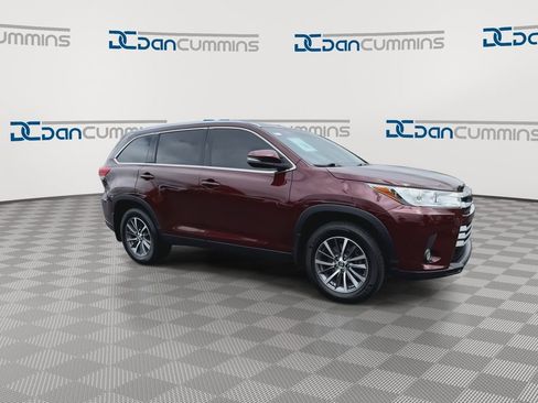 Used 2019 Toyota Highlander AWD V6 image 2