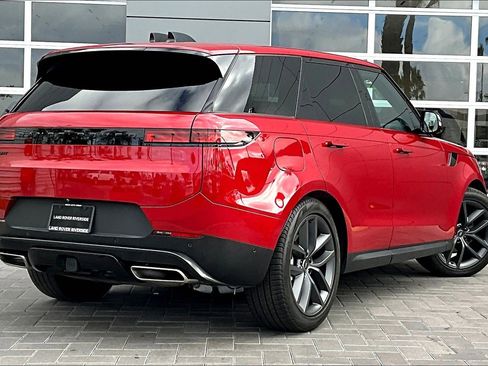 Used 2025 Land Rover Range Rover Sport SE image 13