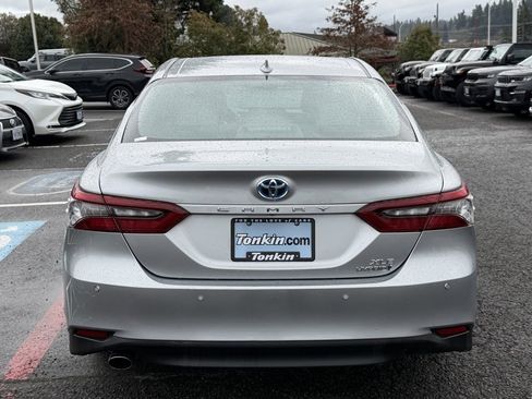 Used 2021 Toyota Camry XLE w/ Navigation Upgrade Package image 7