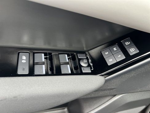 New 2025 Land Rover Range Rover Velar Dynamic SE image 29