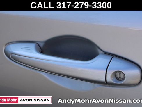 Used 2013 Toyota RAV4 Limited AWD/4WD image 16