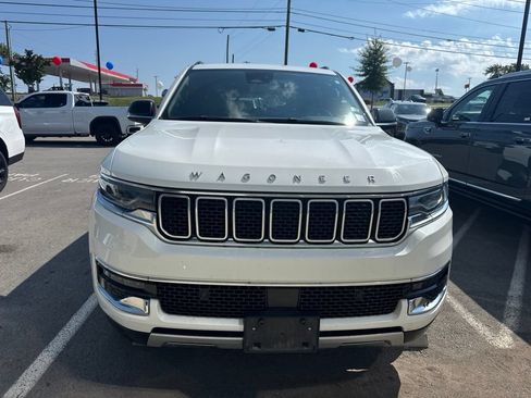 Used 2024 Jeep Wagoneer Series II RWD image 2