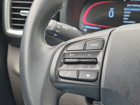 Used 2025 Hyundai Venue SEL FWD image 15