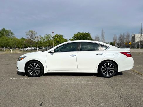 Used 2016 Nissan Altima 2.5 SV w/ Convenience Package FWD image 8