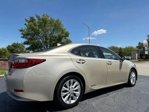 Used 2015 Lexus ES 300h w/ Navigation System Package FWD image 11