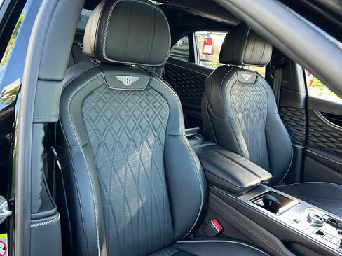 Used 2021 Bentley Flying Spur V8 image 37