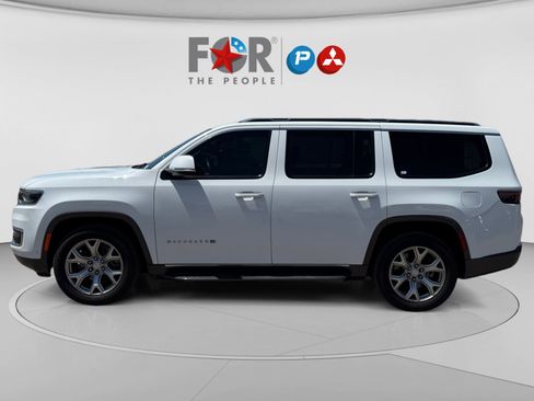 Used 2022 Jeep Wagoneer Series II RWD image 2