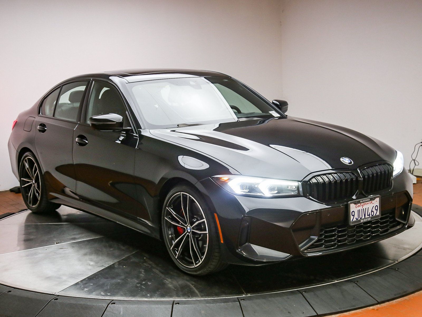 Certified 2023 BMW 330i Sedan w/ M Sport Package RWD image 3
