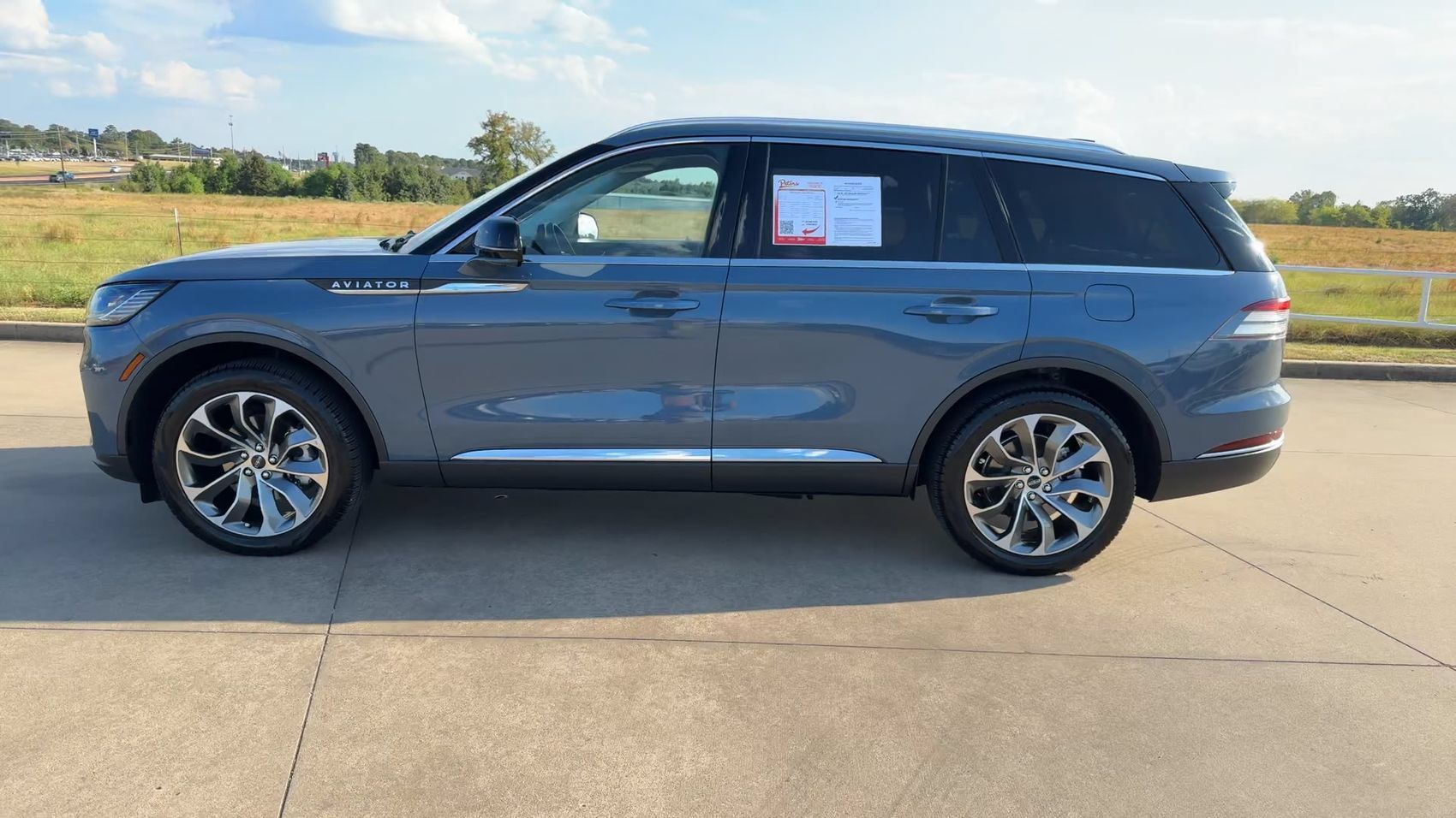 Used 2025 Lincoln Aviator Reserve w/ Illumination Package AWD/4WD image 6