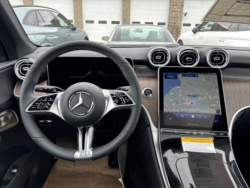 Used 2026 Mercedes-Benz GLC 300 4MATIC image 11
