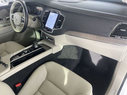 Used 2023 Volvo XC90 B6 Plus image 28