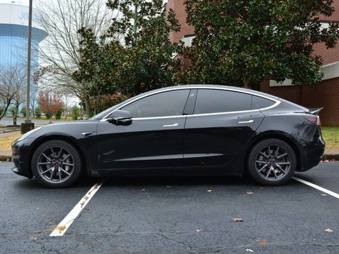 Used 2019 Tesla Model 3 Standard Range Plus image 9