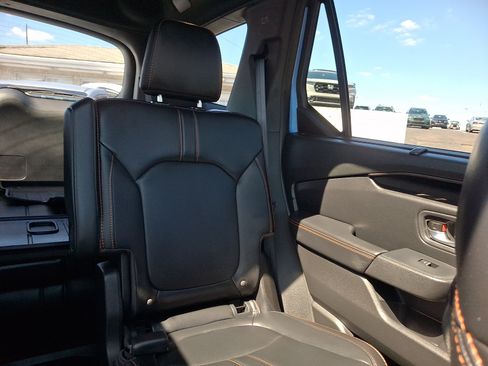 Used 2023 Honda Pilot TrailSport image 16