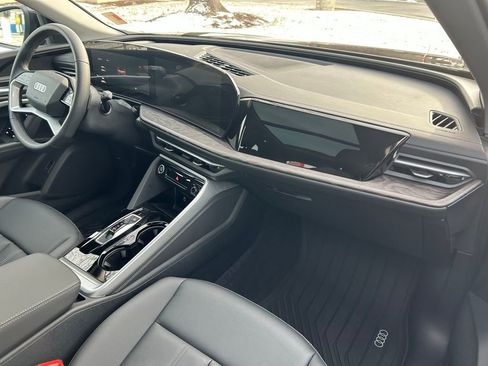 Used 2025 Audi Q5 Premium w/ Convenience Package image 23