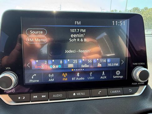 Used 2025 Nissan Sentra SR FWD image 12