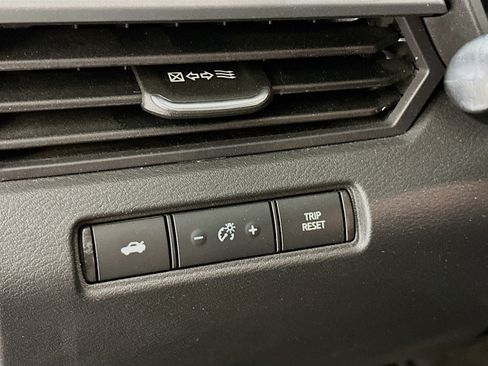 Used 2024 Nissan Altima 2.5 SV image 17