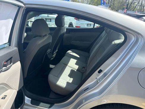 Used 2017 Hyundai Elantra SE image 10