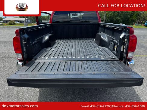 Used 2017 Toyota Tacoma TRD Off-Road AWD/4WD image 40