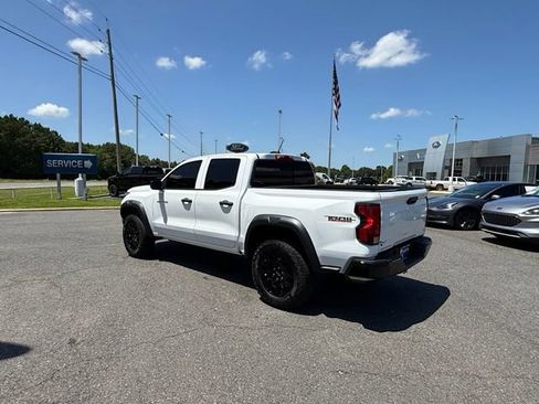 Used 2024 Chevrolet Colorado Trail Boss AWD/4WD image 4