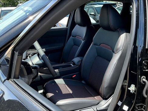 New 2025 Nissan Kicks SR image 18