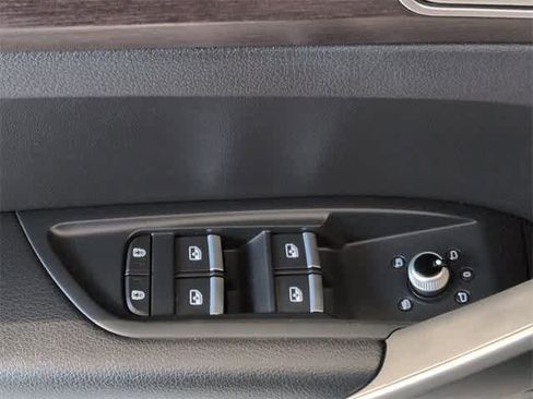 Used 2021 Audi Q5 Premium image 40