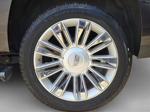Used 2018 Cadillac Escalade ESV Platinum RWD image 26