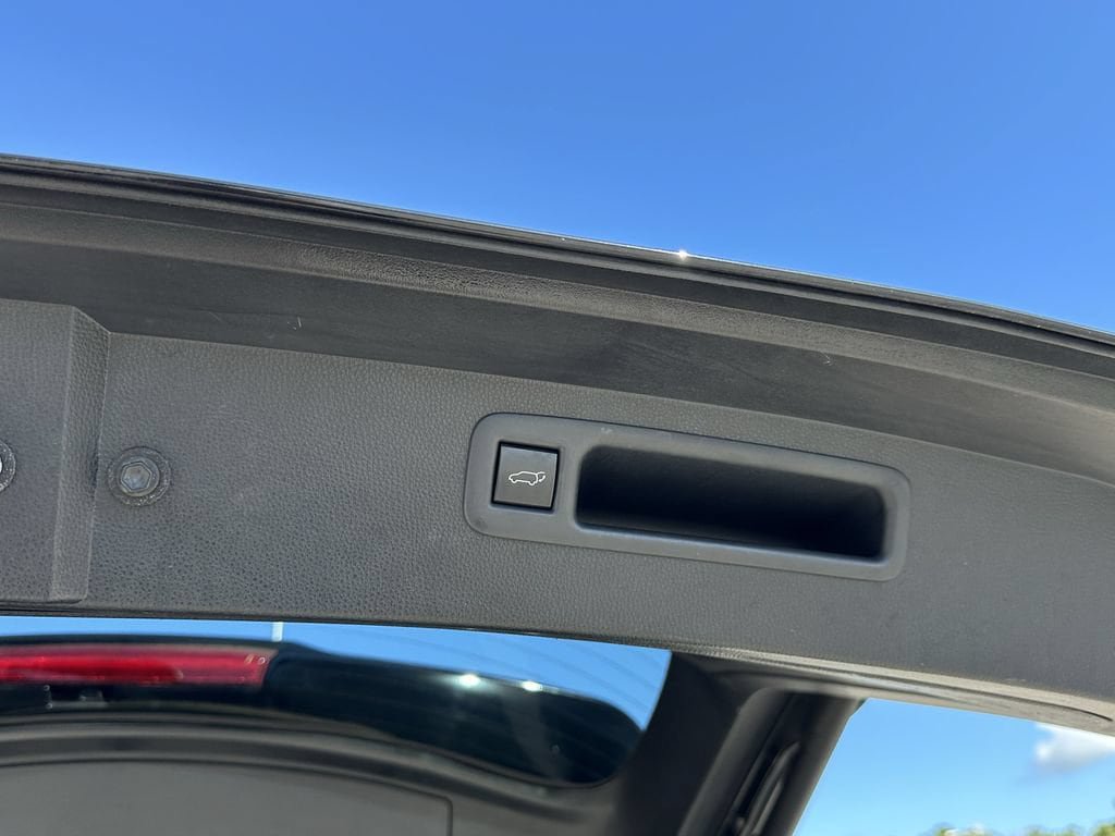 Used 2022 Toyota Highlander LE FWD image 13