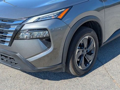 Used 2025 Nissan Rogue SV FWD image 9