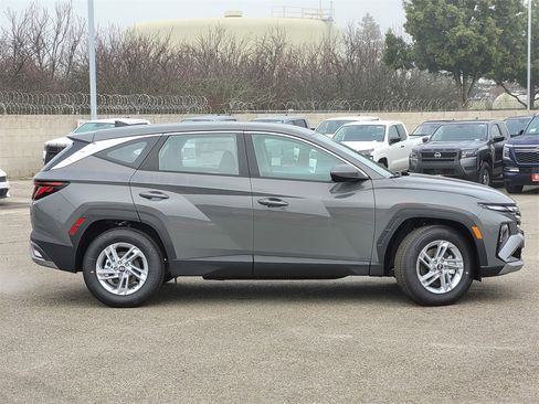 New 2026 Hyundai Tucson SE image 3