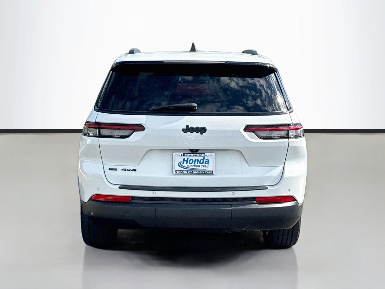 Used 2023 Jeep Grand Cherokee L Laredo AWD/4WD image 6