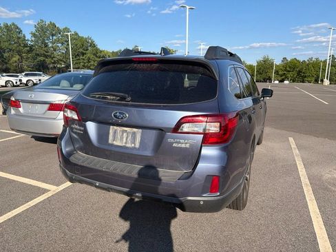Used 2017 Subaru Outback 2.5i Limited AWD/4WD image 13