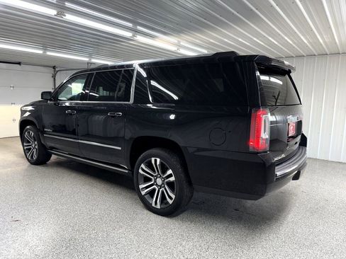 Used 2019 GMC Yukon XL Denali w/ Denali Ultimate Package image 4