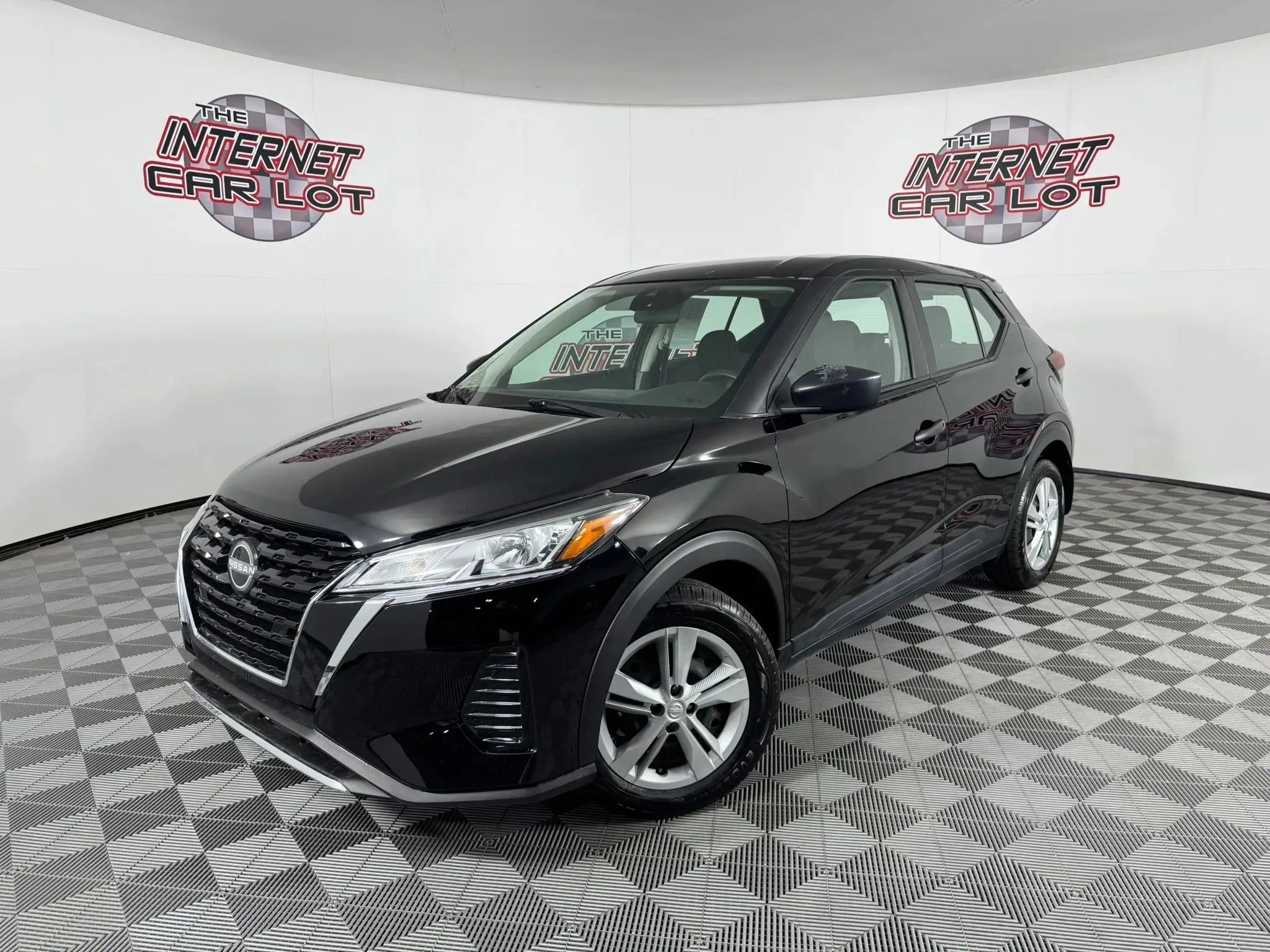 Used 2022 Nissan Kicks S FWD image 1