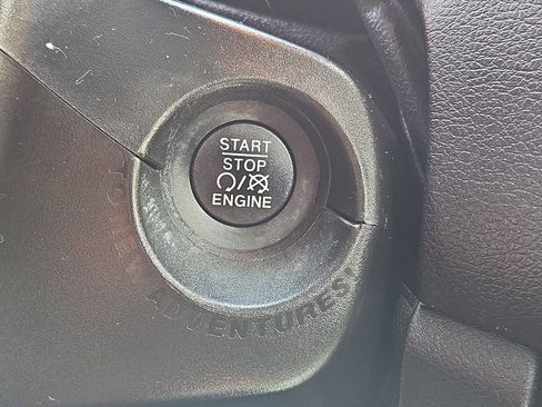 Used 2018 Jeep Renegade Latitude w/ Cold Weather Group image 16