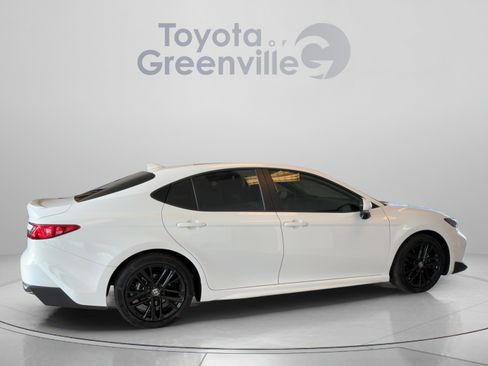Used 2025 Toyota Camry SE FWD image 7
