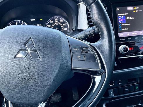 Used 2020 Mitsubishi Outlander SE image 17