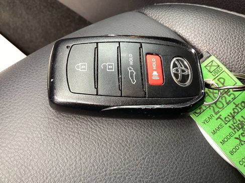 Used 2025 Toyota Highlander XSE AWD/4WD image 38
