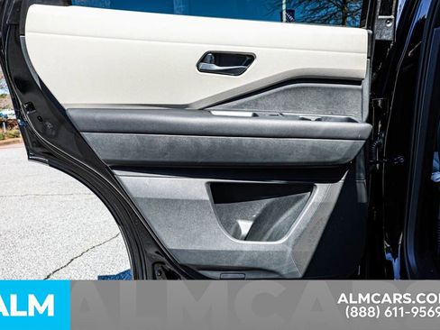 Used 2024 Nissan Pathfinder SV image 57