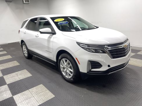 Used 2022 Chevrolet Equinox LT w/ Driver Convenience Package image 6