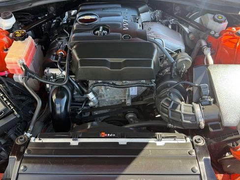 Used 2020 Chevrolet Camaro LT RWD image 7