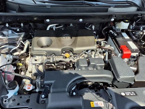 Used 2025 Toyota RAV4 XLE AWD/4WD image 3