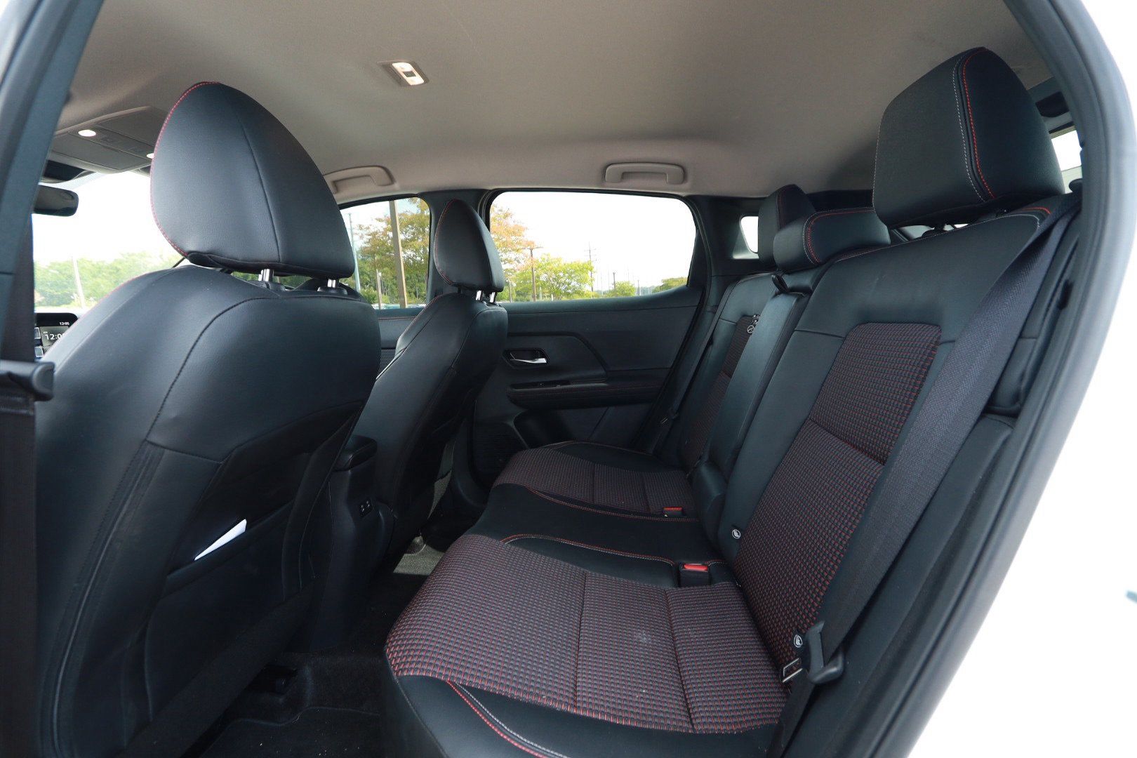 Used 2025 Nissan Kicks SR w/ Interior Electronics Package FWD image 23