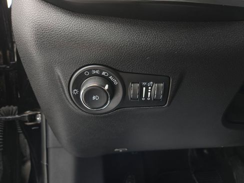 Used 2024 Jeep Compass Limited image 15