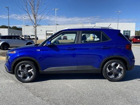 Used 2023 Hyundai Venue SEL w/ Cargo Package image 7