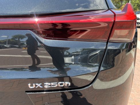 Used 2024 Lexus UX 250h FWD image 40