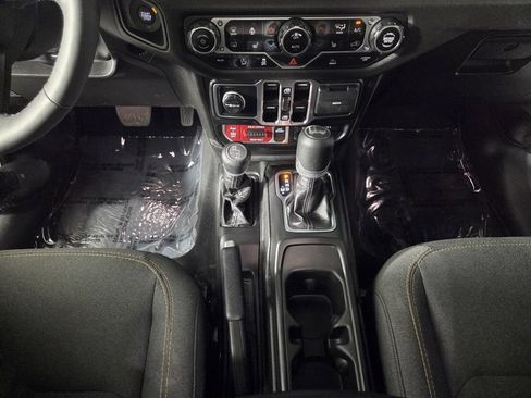 Used 2025 Jeep Wrangler Unlimited Sport AWD/4WD image 15