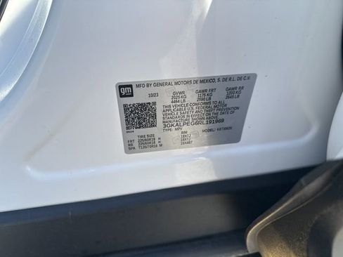 Used 2024 GMC Terrain SLT image 25