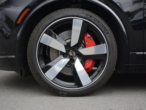 Certified 2025 Porsche Macan Turbo Electric AWD/4WD image 37