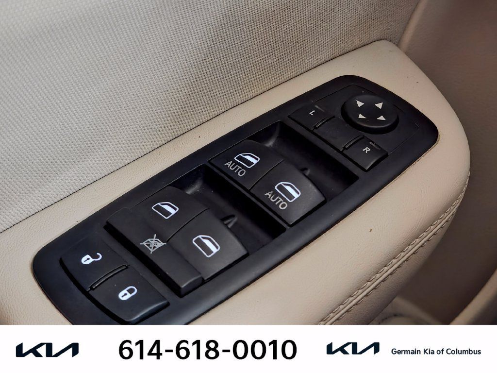 Used 2015 Chrysler 200 Limited FWD image 25