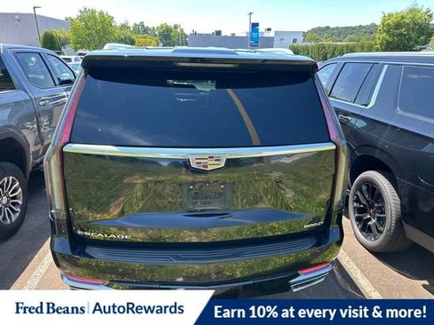 Used 2024 Cadillac Escalade ESV Luxury AWD/4WD image 6